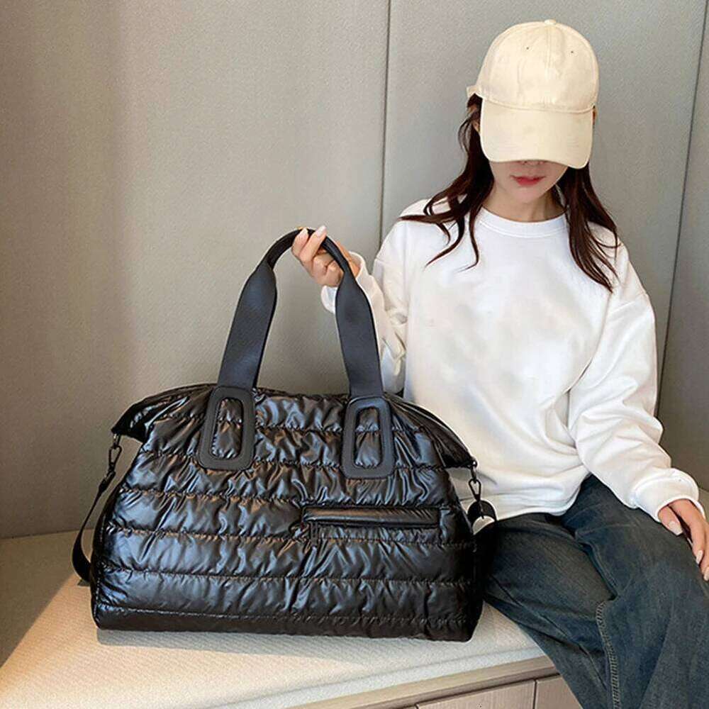 Designer Luxury Wet Dry Separation Weekend Handbags Large Capacity Quilted Multifunctional Nylon Messenger Bag Waterproof For Gym Sports