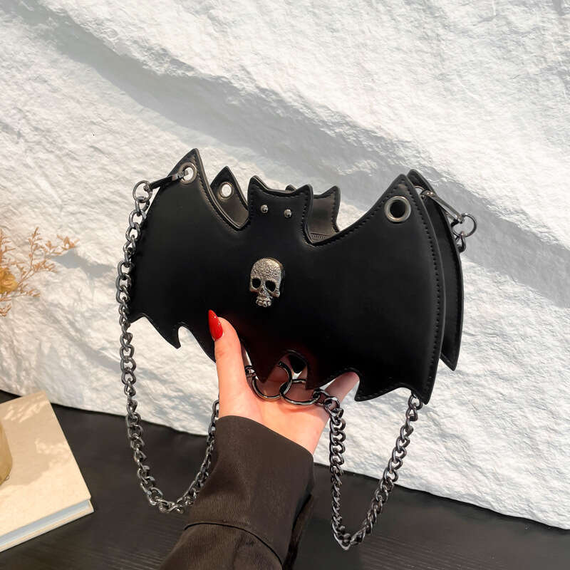 Halloween Skull Small Women's 2024 New Fashion Trendy Personality Bat Quirky Chain Crossbody Bag