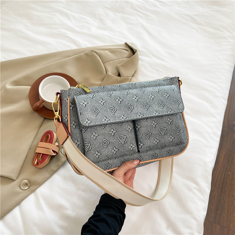 Designer bag free shipping Retro Underarm Bag Fashionable Versatile Printed Large Capacity Commuter Shoulder Cross Bag for Women