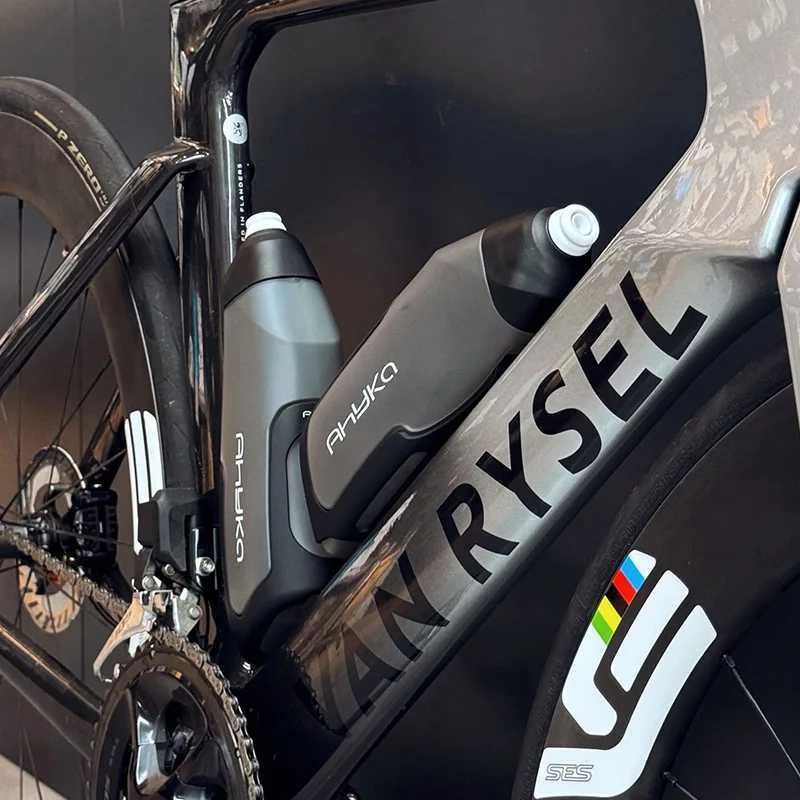 AhyKa Aerodynamic Bike Water Bottle Set 600ml Lightweight Road Bike Cycling Water Bottle Squeeze to Drink Design J250923