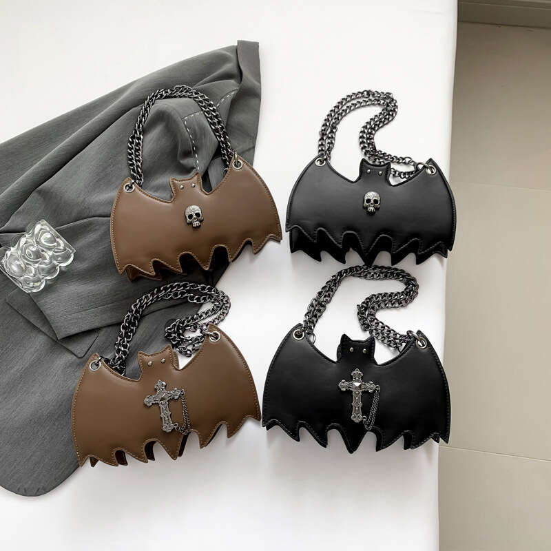 Halloween Skull Small Women's 2024 New Fashion Trendy Personality Bat Quirky Chain Crossbody Bag