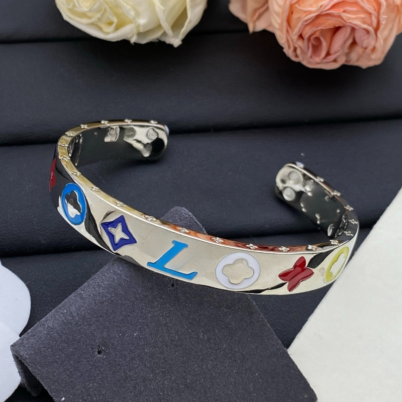 Designer Bracelets Retro Letter Design Bracelets Open Adjustable Personalized Bracelets Holiday Gifts Enamel Bracelet