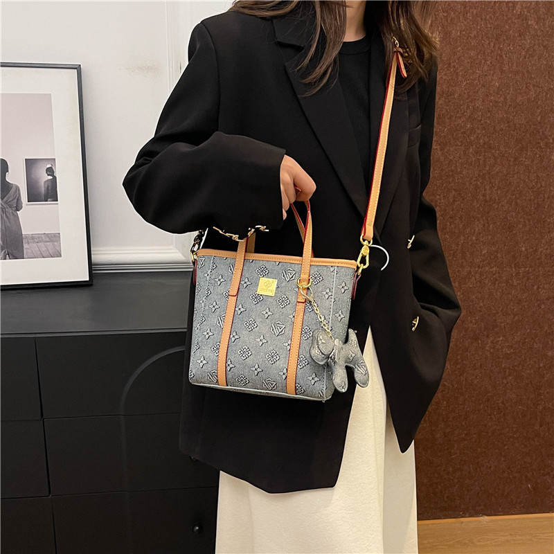 free shipping designer bag Light luxury new casual handbag versatile single shoulder cross body tote bag for women blue khaki coffee