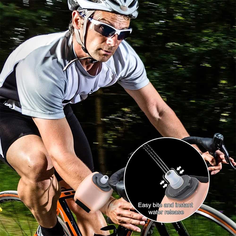 1PCS Wrist Water Bottle Wearable HandsFree Silicone 200 ml Running Water Bottle Portable Cycling Marathon Rock Climbing Sport J250923