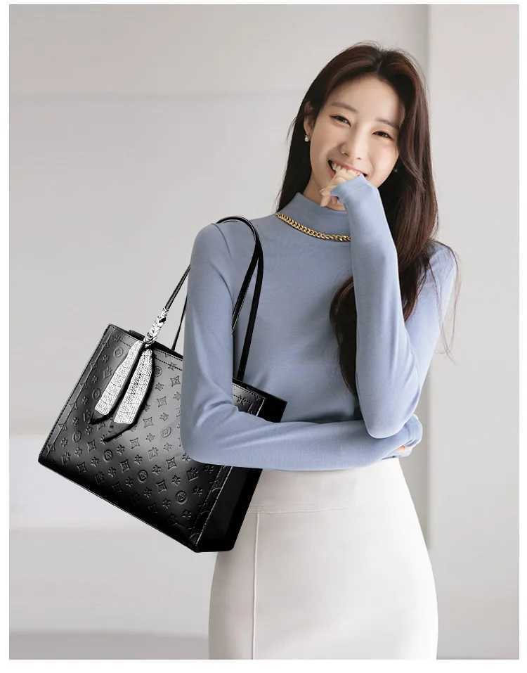 Luxury Designer Brand Women Handbag High Quality Soft Leather Shoulder Bag Large Capacity Women Silk scarf Printed Shopping Bags J251025