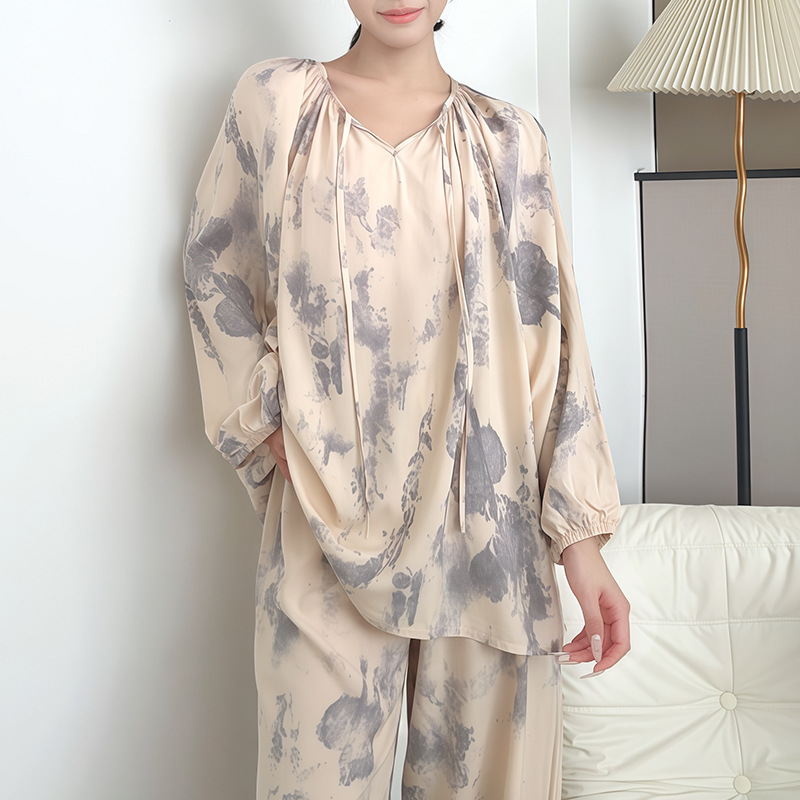 B1044-Stylish Contemporary Outfit Collection Featuring Smooth Textured Apparel