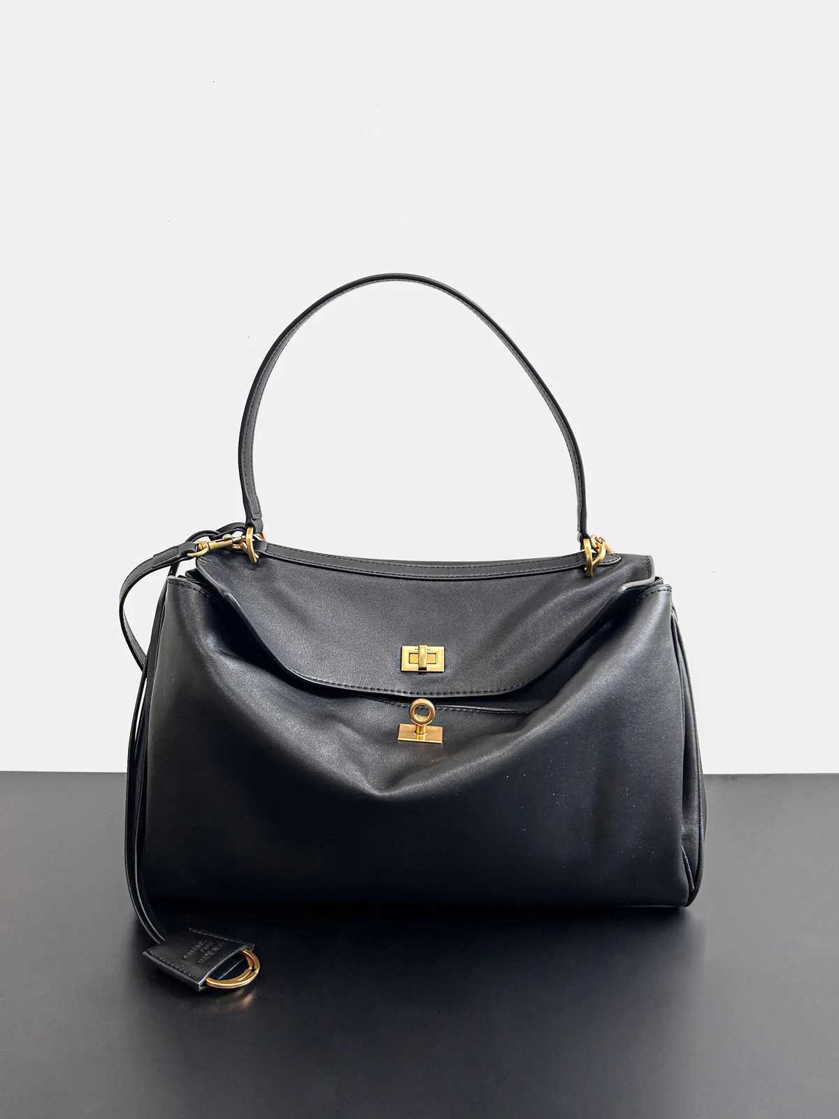 Atmospheric fashion lock cowhide womens bag 2025 new chain lightweight texture foreign leather soft leather crossbody bag J2510251