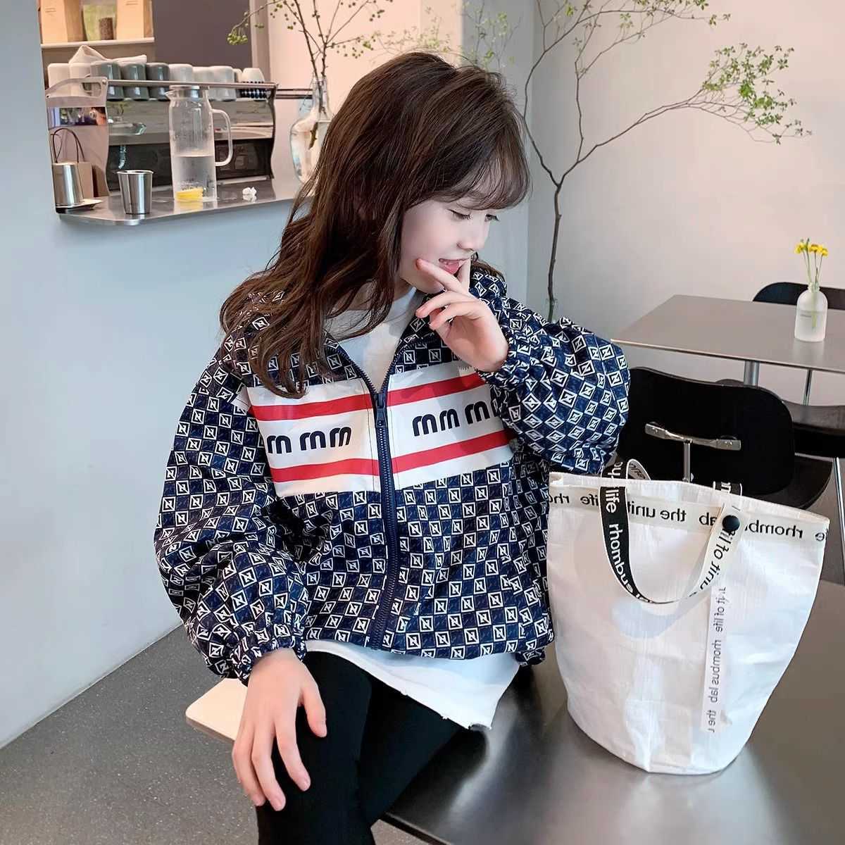 Girls Loose Coat for Spring and Autumn Korean Style 2025 New Spring and Autumn Fashion Versatile Little Fashion Medium and Large Childrens Top C250923