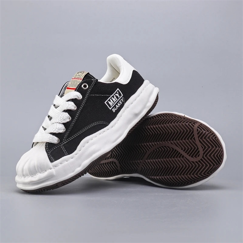 Elevate Your Style Dive into Comfort with the Latest Trends in Fashion Shoes and Versatile Casual Footwear 240223