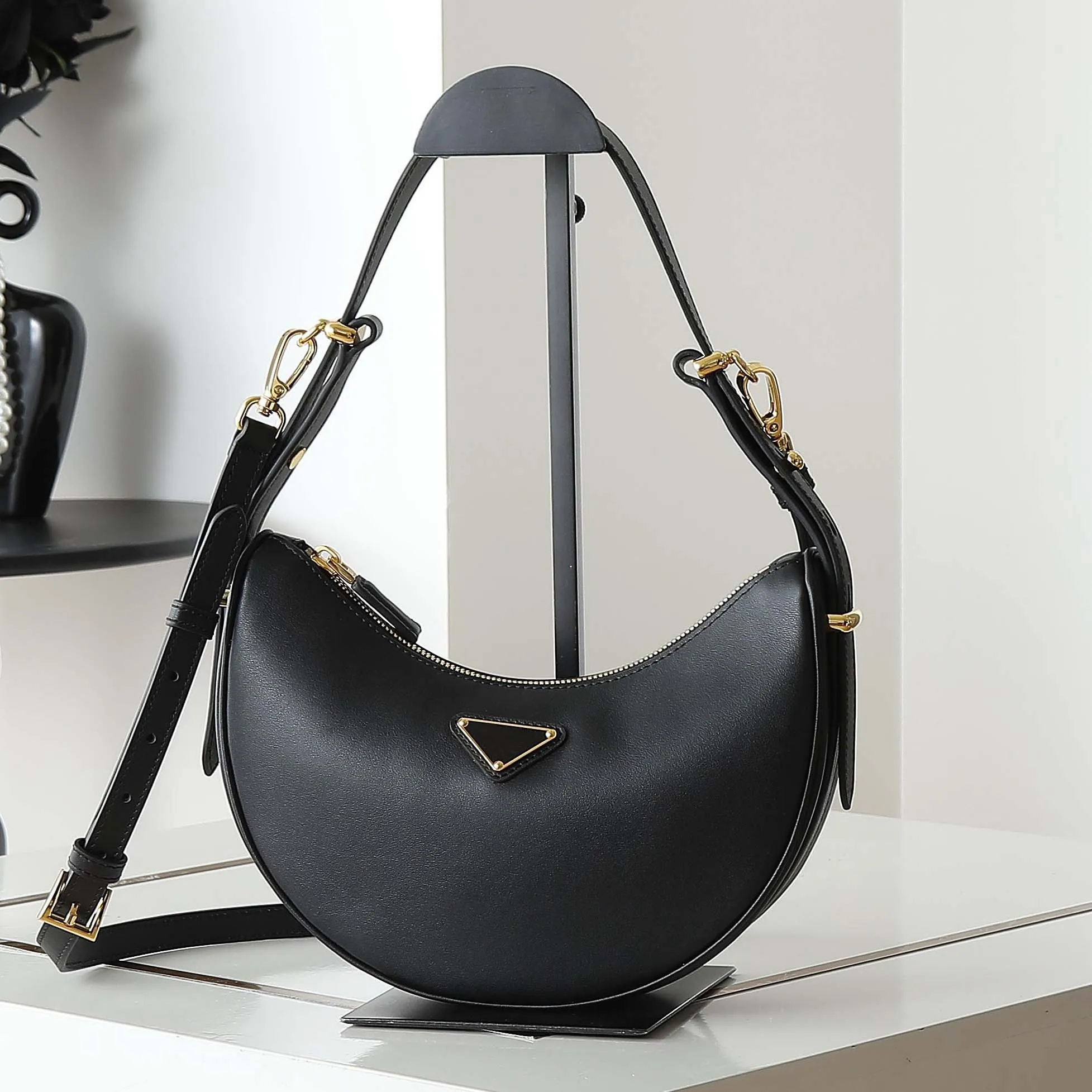 Designer Bag Shoulder Bag Luxury Bag High Quality Women's handbag Purse Brown Cowhide leather Crossbody bag Fashion Half moon package Underarm Bag