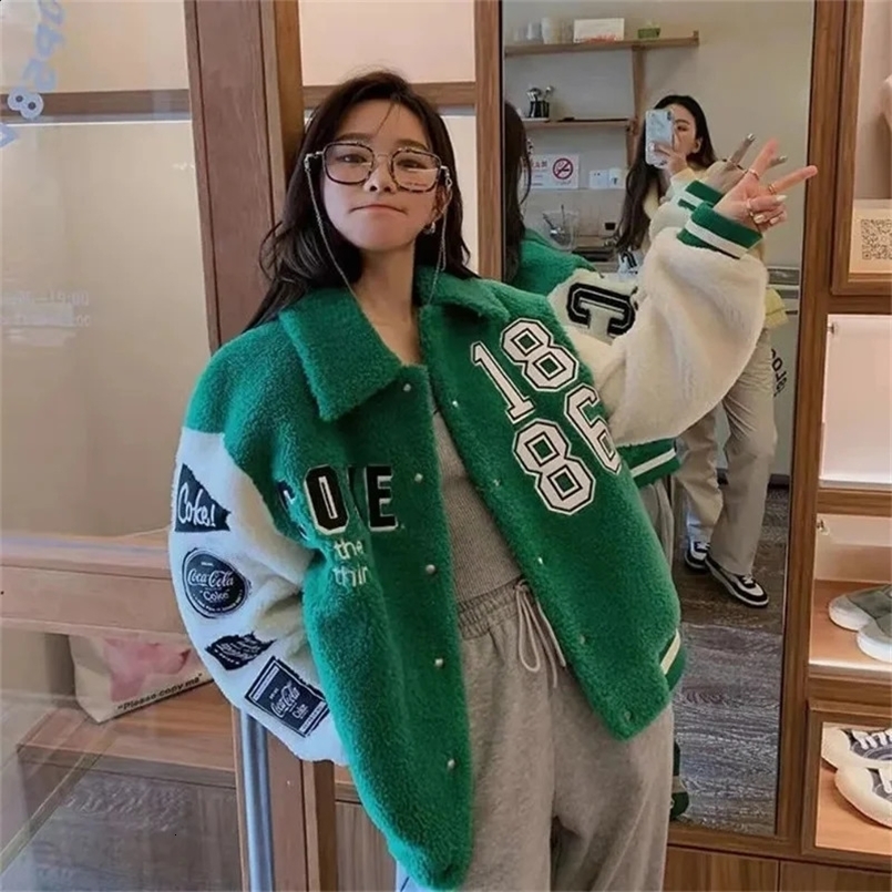 Lamb Plush Baseball Uniform Autumn And Winter Wild Korean Loose And Fluffy BF Wind Jacket Womens Short Jacket Trend 240827
