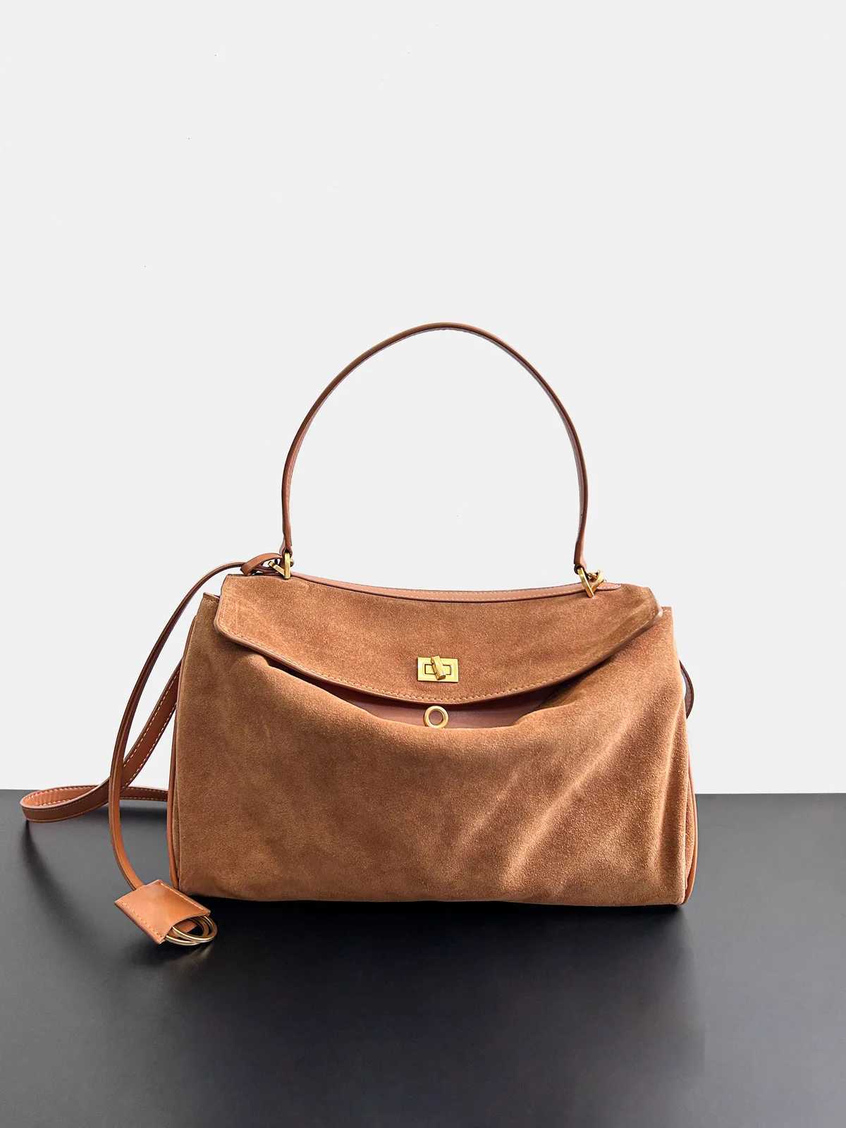 Atmospheric fashion lock cowhide womens bag 2025 new chain lightweight texture foreign leather soft leather crossbody bag J251025