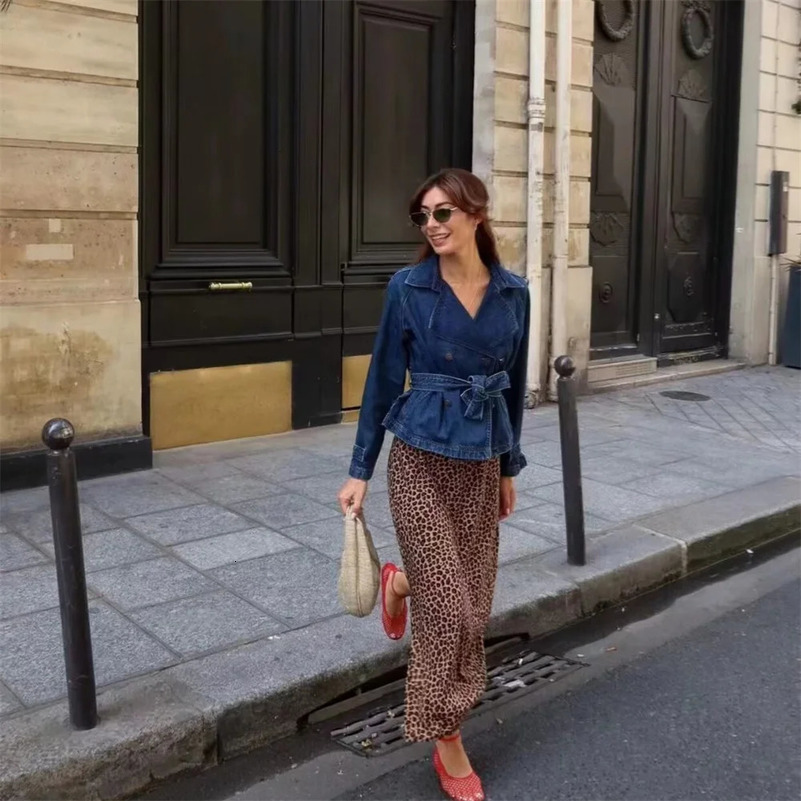 TRAF Autumn womens casual versatile lapel double breasted decoration with belt double breasted denim jacket 250122