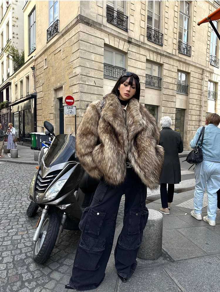 Women's Fur Faux Fur 2024 Women Thicken Warm Fluffy Faux Fur Coats Elegant Lapel Long Slves Short Overcoat Autumn Winter Lady Warm Strt Outwears 