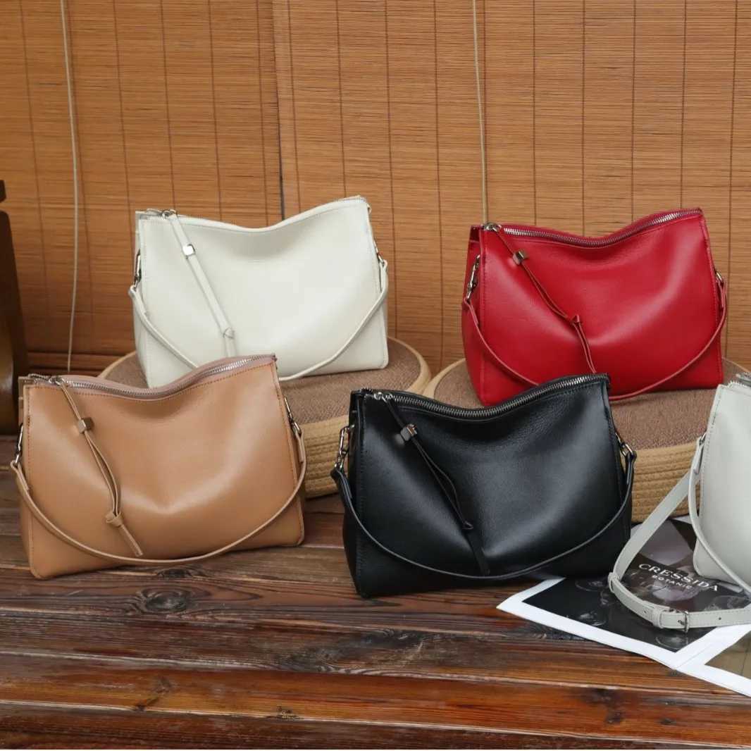 2025 AW Top Grain Slumped Leather Shoulder Bag Womens Genuine Crossbody Pillow Purse Premium Commute Underarm Bag J251025