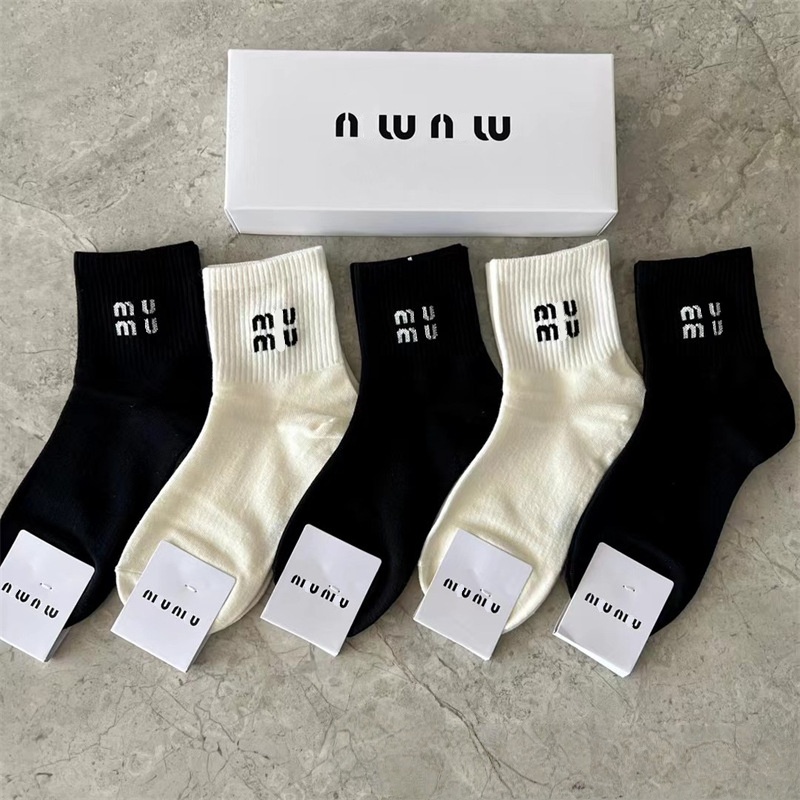Designer Women's Ins Trendy Letters Printed Black White Breathable Yoga Solid Color Cotton Couple Outdoor Sports Socks Autumn Winter 5 Pairs