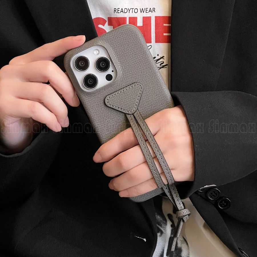 Luxury Vintage Leather Skin Phone Case for iPhone 16 15 14 13 12 Pro Max Fashion Handy Finger Strap Anti Skid Cover Y250924awtyuab