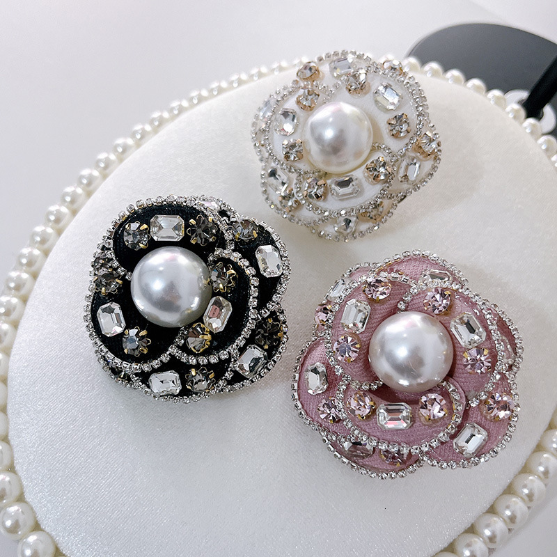 Full Dia Fragrance Camellia High-end Black and White Corsage Coat Shirt Collar Pin Brooch
