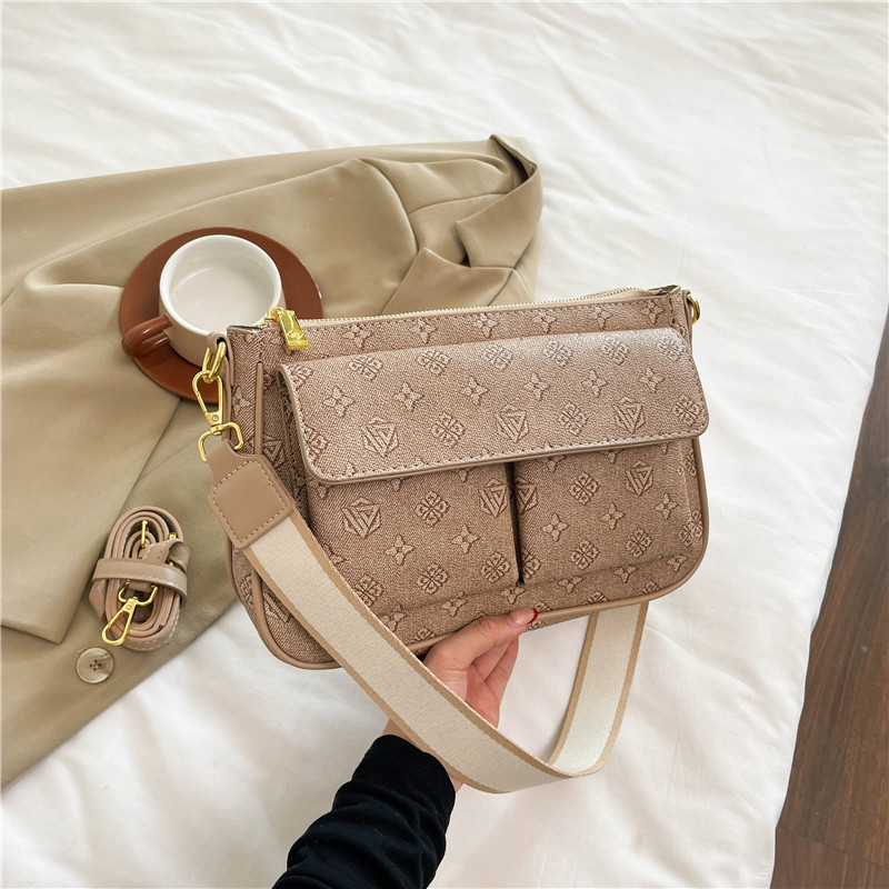 Designer bag free shipping Retro Underarm Fashionable Versatile Printed Large Capacity Commuter Shoulder Cross Bag for Women