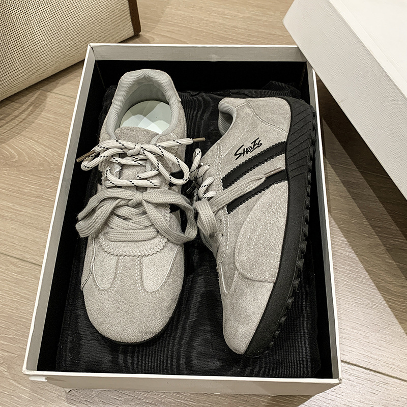 Free delivery designer shoes Simple and comfortable sports shoes breathable and fashionable sports shoes