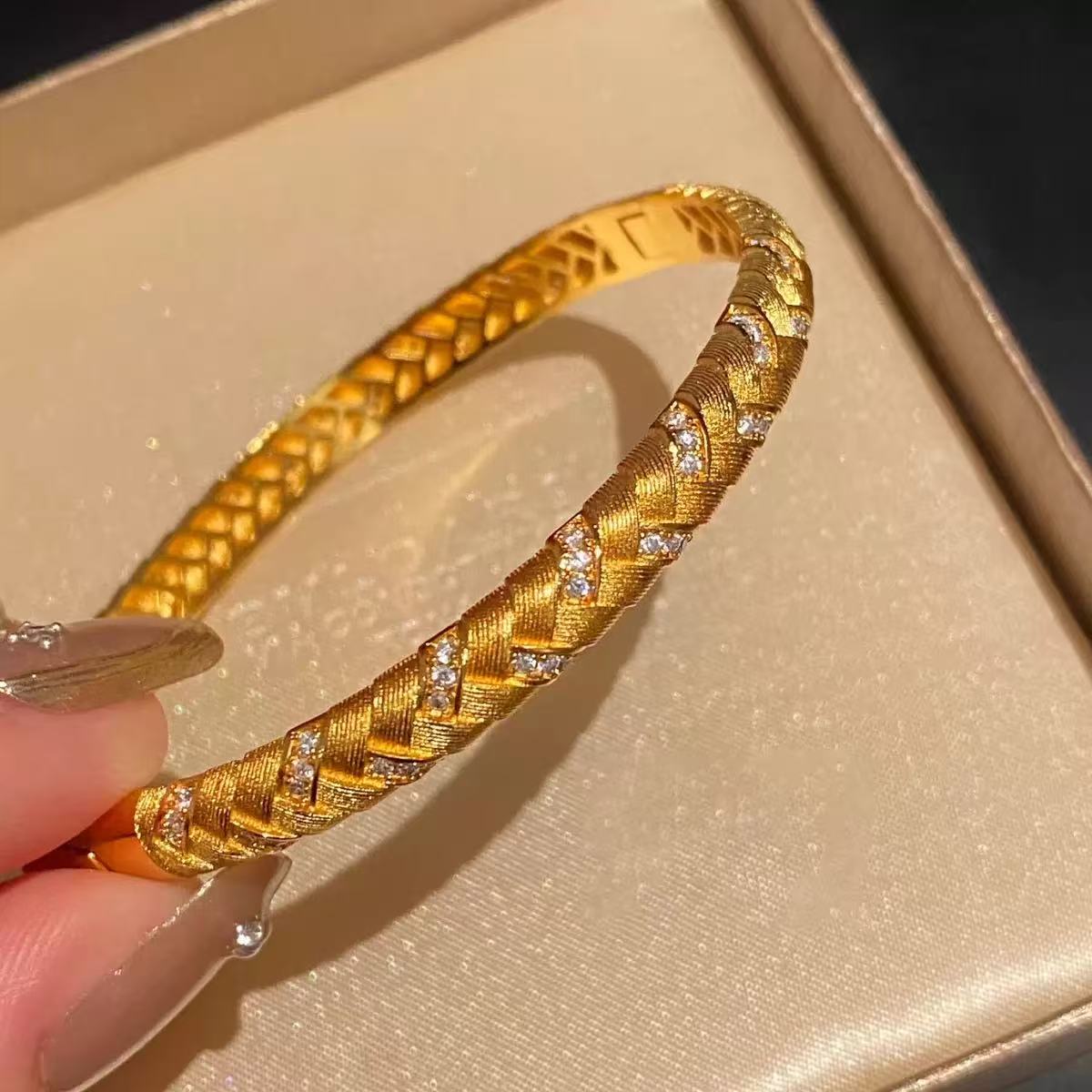 designer bracelet Real gold electroplated zircon wer Korean ins high-end feeg bracelet, niche commuting new handmade accessory for women