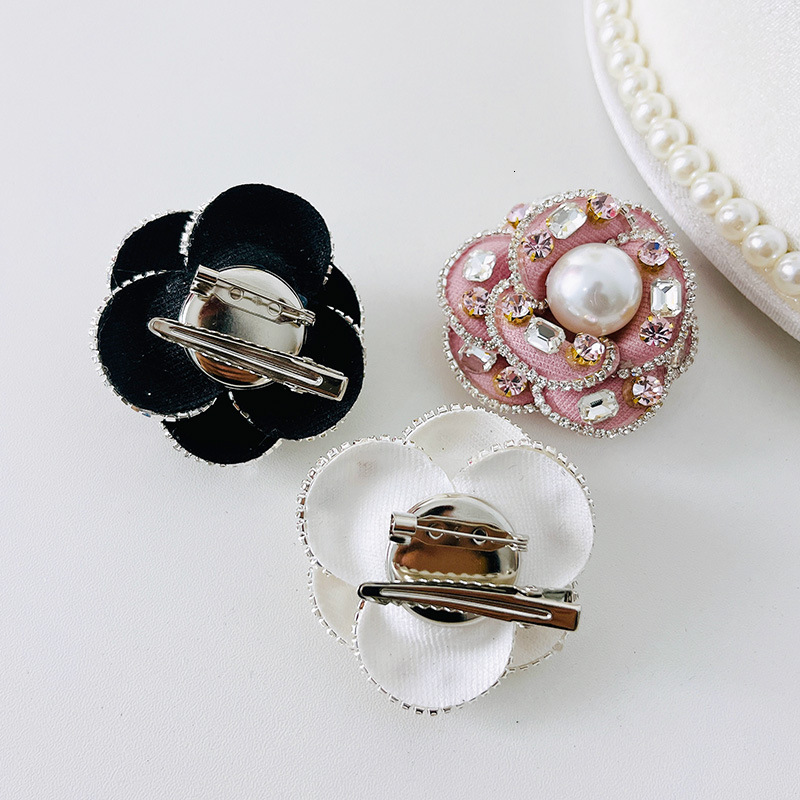Full Dia Fragrance Camellia High-end Black and White Corsage Coat Shirt Collar Pin Brooch