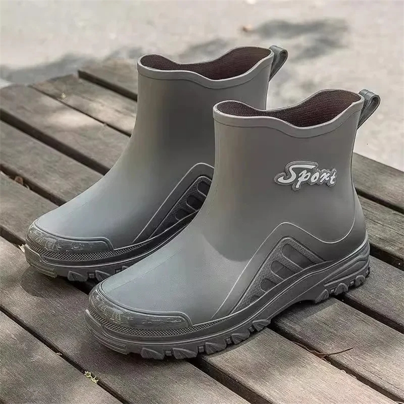Rain Shoes Mens Non-slip Waterproof Shoes Outdoor Fashion Wear-resistant Plastic Shoes Winter Cotton Warm Short Rain Boots Men 240712
