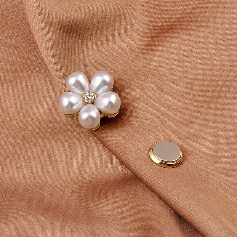 Non-Damaging Clothes Magnetic Bee Pearl Magnet Anti-Exposure Brooch