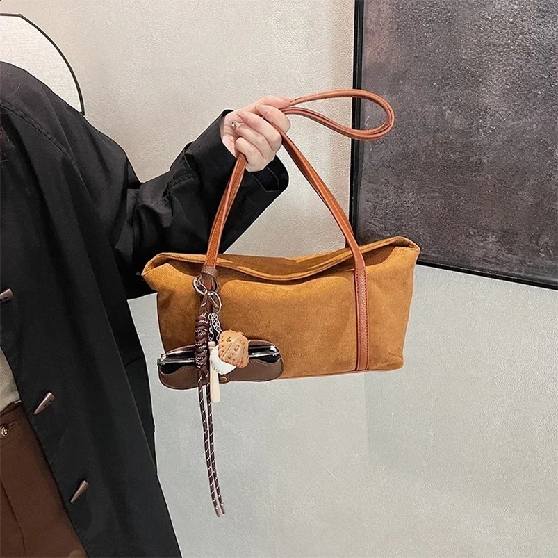 Retro High-end Frosted Tote Bag Large Capacity Casual Commuting Bucket Bag Versatile Single Shoulder Armpit Retro Unterarmtasche 240909