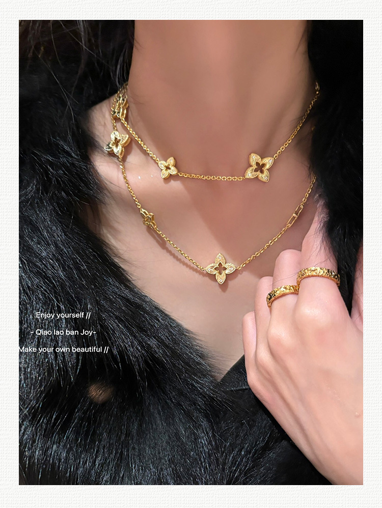 Hot designer jewelry Drawing process hollowed out lucky clover bracelet for women high-end feel light luxury necklace sweater chain earring 4/ Leaf je