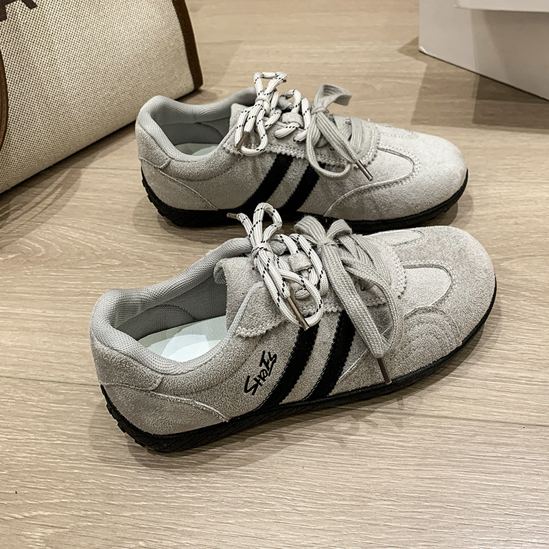 Free delivery designer shoes Simple and comfortable sports shoes breathable and fashionable sports shoes