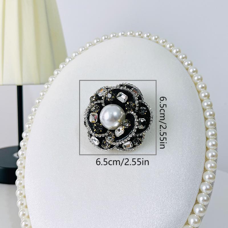 Full Dia Fragrance Camellia High-end Black and White Corsage Coat Shirt Collar Pin Brooch