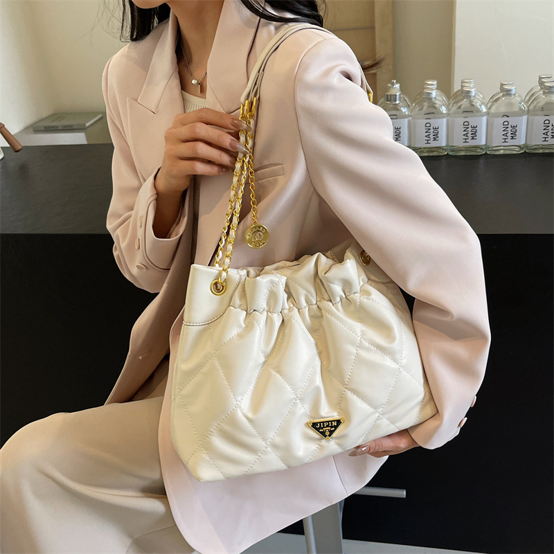 Free Shipping 2025 New Fashion Women's Quilted Chain Strap Bucket Bag, Large Capacity Solid Color Underarm Tote Bag