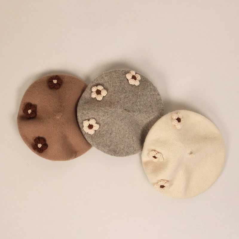 Fashion Knitted Small Flower Baby Hat Solid Color Wool Kids Beret Hats Retro Girls Warm Artist Painter Cap Z251029