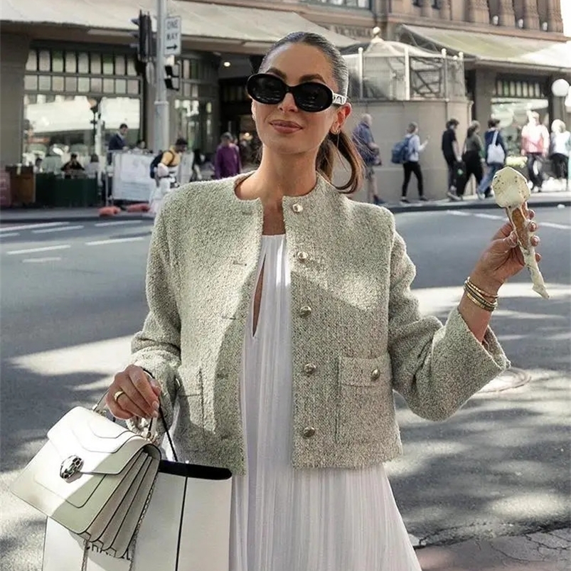 Elegant Womens Coat Jacket Autumn Winter Tweed Long Sleeve Metal Button Streetwear Female O-neck Big Pocket Frayed Cropped Top 240819