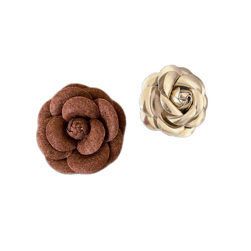 Autumn Winter High-End Exquisite Style Camellia Brooch for Women with Withered Leaf Rose Niche Design Versatile Accessory