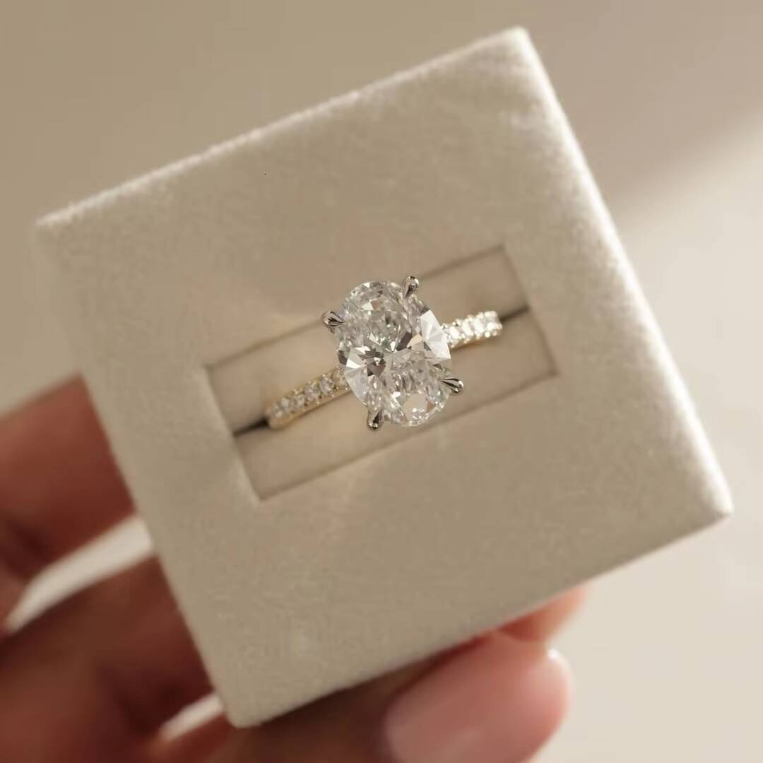 Customizable 18K White Gold Oval Engagement Ring CVD Lab Grown Diamond 1ct 15ct