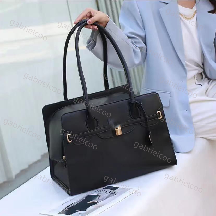 Factory Direct Portable Breathable Pet Carrier Bag Single Shoulder Handheld Dog Cat Travel Tote for Outdoor Use, Customizable Design (40*26*30CM)