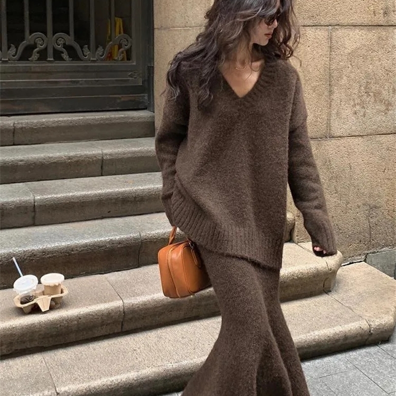 Lazy Style Sweater Set Skirt for Womens Autumn and Winter V-neck Pullover Knitted Sweater Top Half Skirt Fashion Two-piece Set 240820