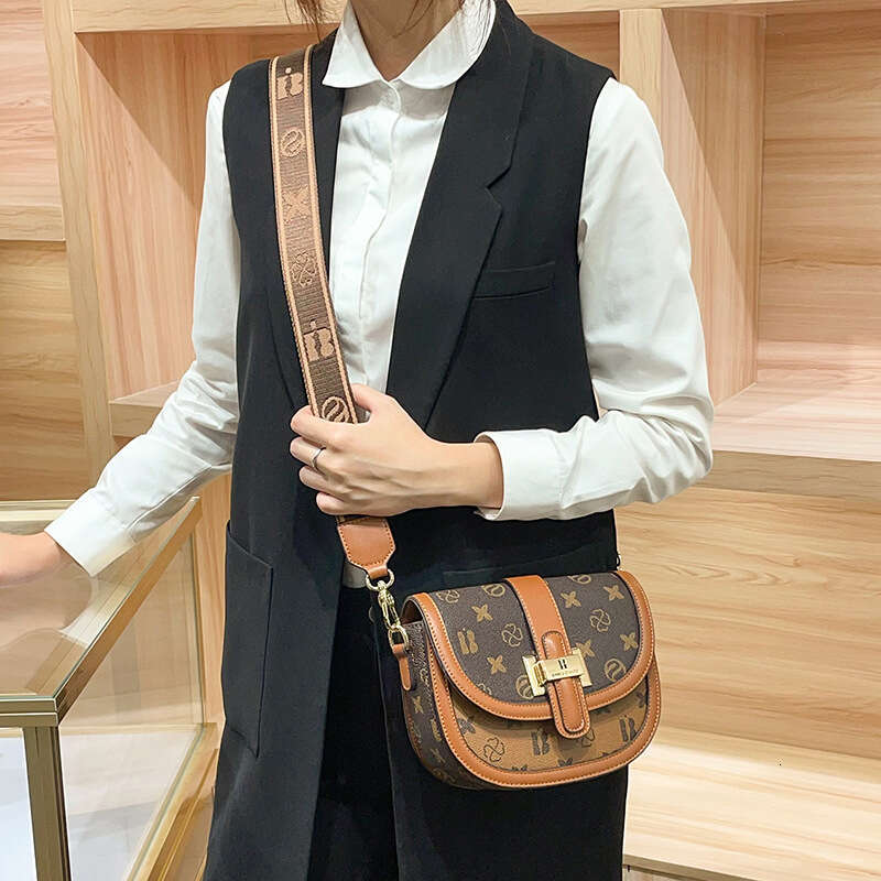 Saddle for Women 2025 New Style Old Flower Color Block Texture Versatile High-end Women's Shoulder Crossbody Small Bag