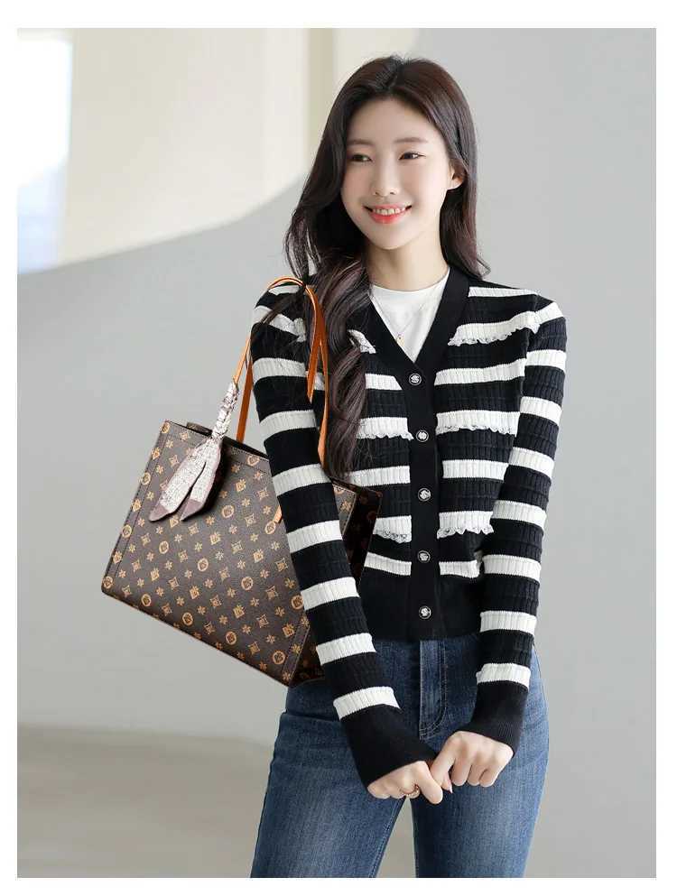 Luxury Designer Brand Women Handbag High Quality Soft Leather Shoulder Bag Large Capacity Women Silk scarf Printed Shopping Bags J251025