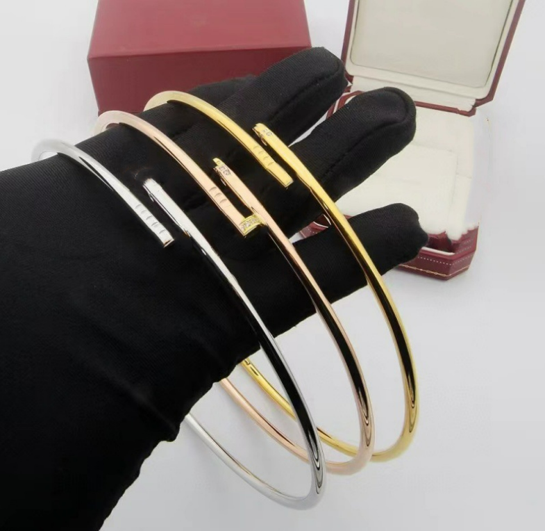 Designer collar luxury jewelry for men and women classic and fashionable collar oval diamond 18k gold and silver rose titanium steel necklace festival