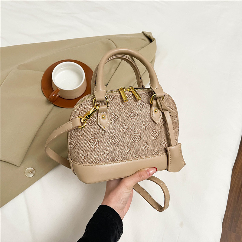 hot free shipping designer shoulder bags new casual Light luxury handbag fashionable vintage shell bag for women