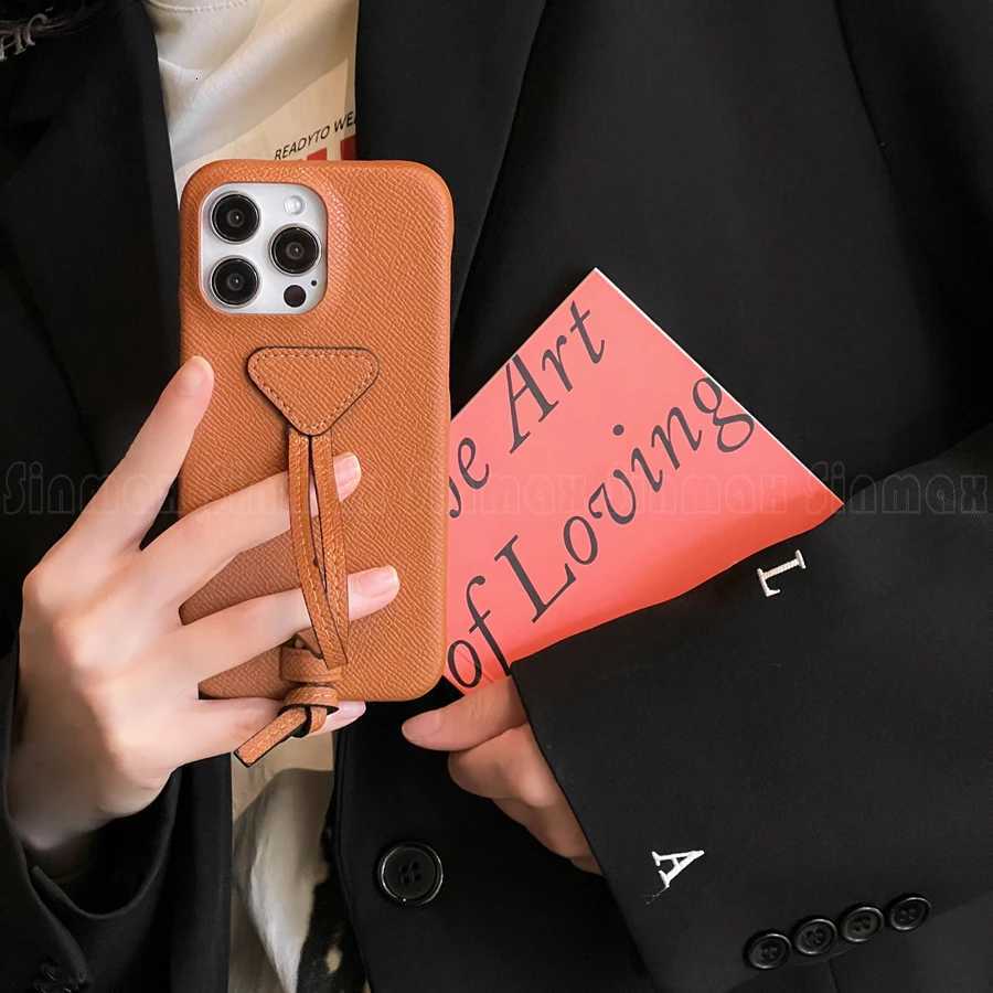 Luxury Vintage Leather Skin Phone Case for iPhone 16 15 14 13 12 Pro Max Fashion Handy Finger Strap Anti Skid Cover Y250924awtyuab