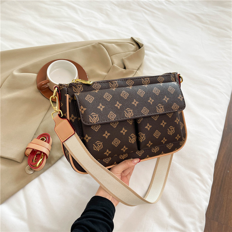 Designer bag free shipping Retro Underarm Fashionable Versatile Printed Large Capacity Commuter Shoulder Cross Bag for Women