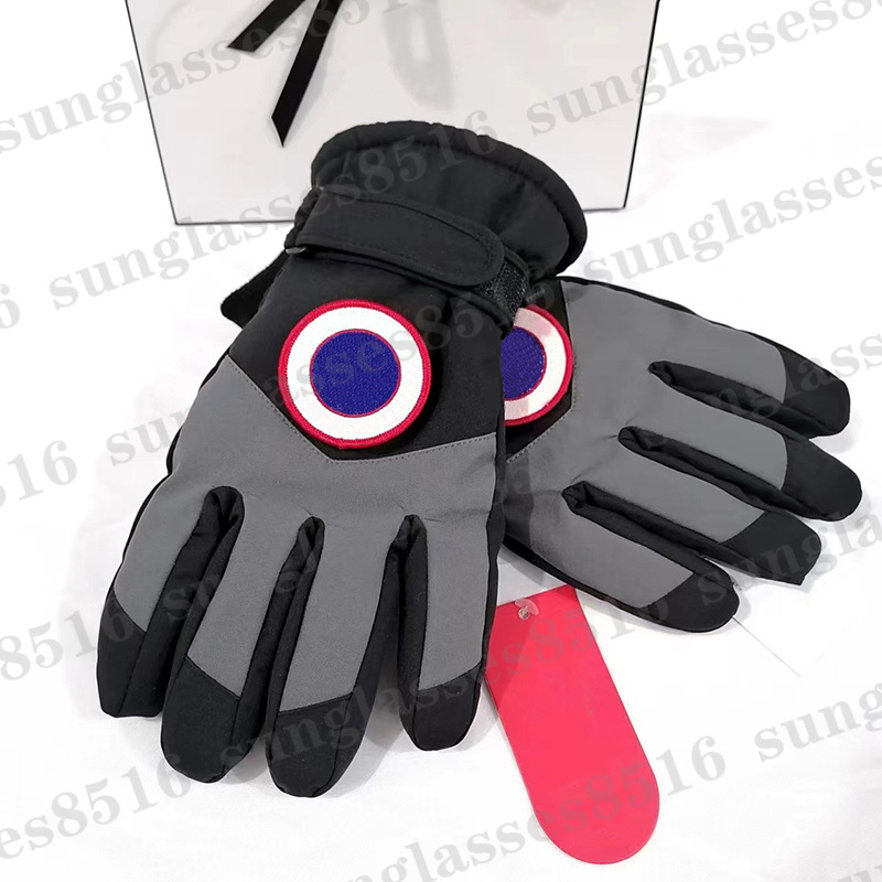 Designer gloves classic Brand winter warm outdoor ski gloves cycling fashion items sports ski warm accessories men women gloves