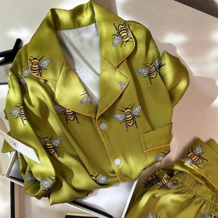 Fashion Luxury Designer Animal Bee Print Pajamas Set for Women Sleepwear Faux Silk Satin Long Sleeve Pants Female Lounge Spring Fall Cartoon Pyjama