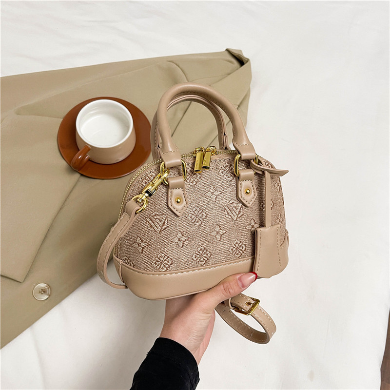 hot free shipping designer shoulder bags new casual Light luxury handbag fashionable vintage shell bag for women