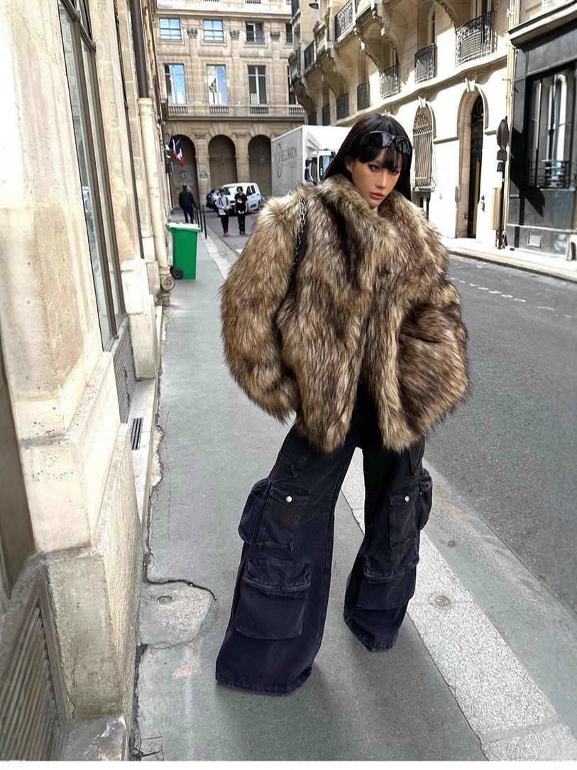 Women's Fur Faux Fur 2024 Women Thicken Warm Fluffy Faux Fur Coats Elegant Lapel Long Slves Short Overcoat Autumn Winter Lady Warm Strt Outwears 