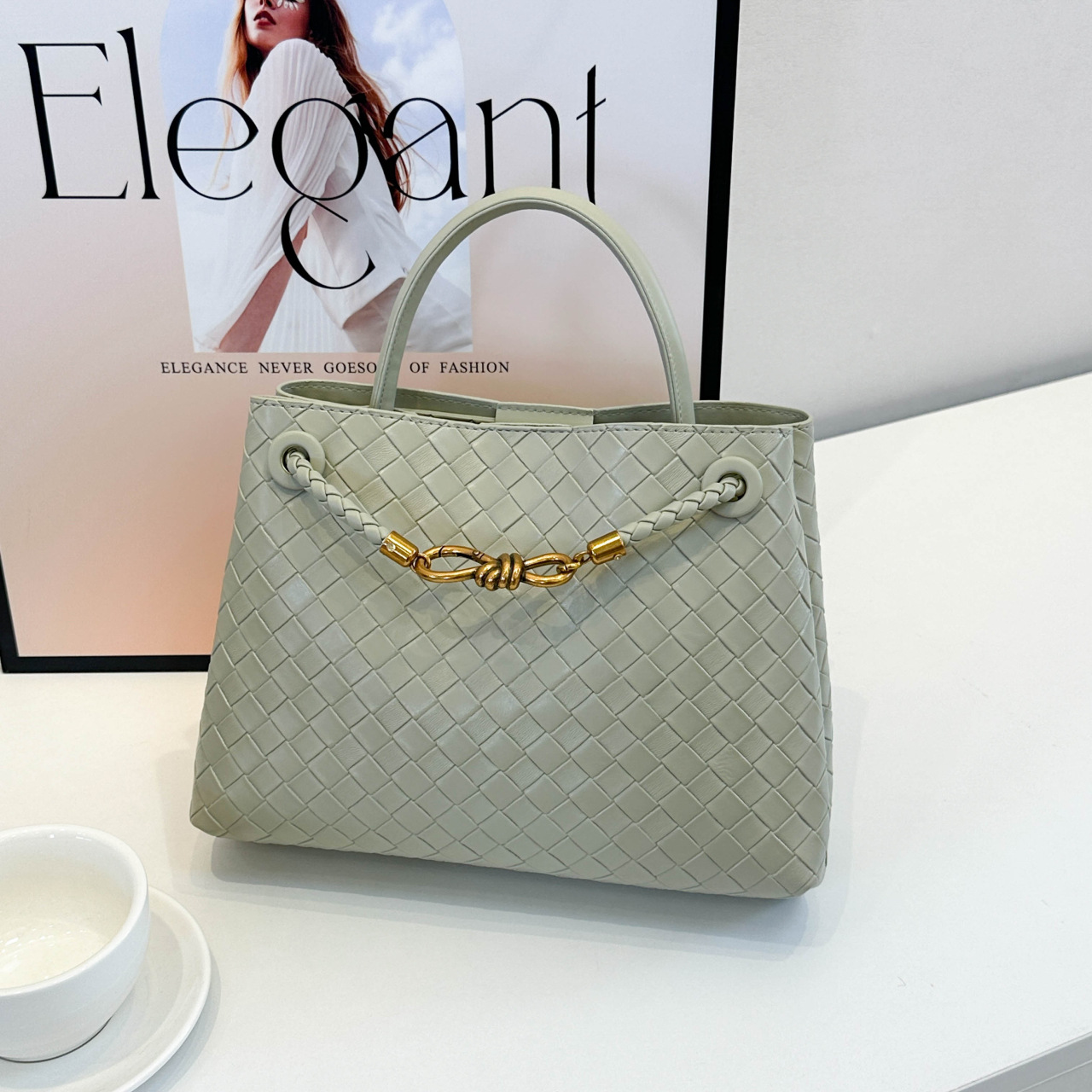 2025 Women's Bag Luxury Bag Fashion Simple New Designer Bag Vintage Elegant Crossbody Bag Simple Texture Handbag Fashion Commuter Bag for Women S